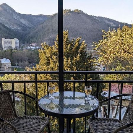 Apartamento Unforgettable Attic With Balcony In Borjomi Exterior foto
