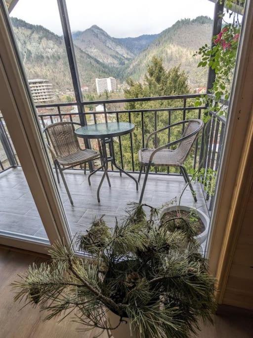 Apartamento Unforgettable Attic With Balcony In Borjomi Exterior foto