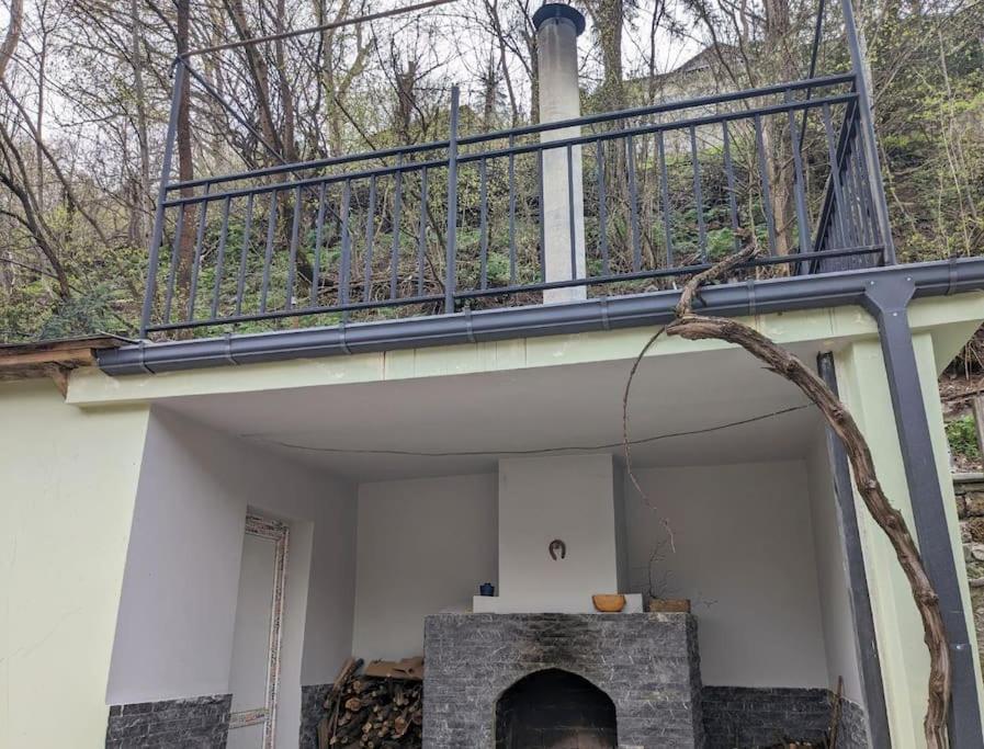 Apartamento Unforgettable Attic With Balcony In Borjomi Exterior foto